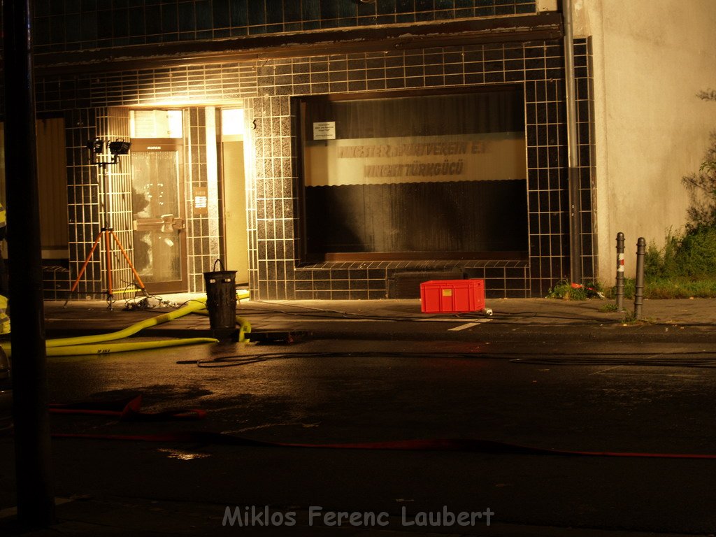 Brand mit Menschenrettung Koeln Vingst Homarstr 3     P098.JPG